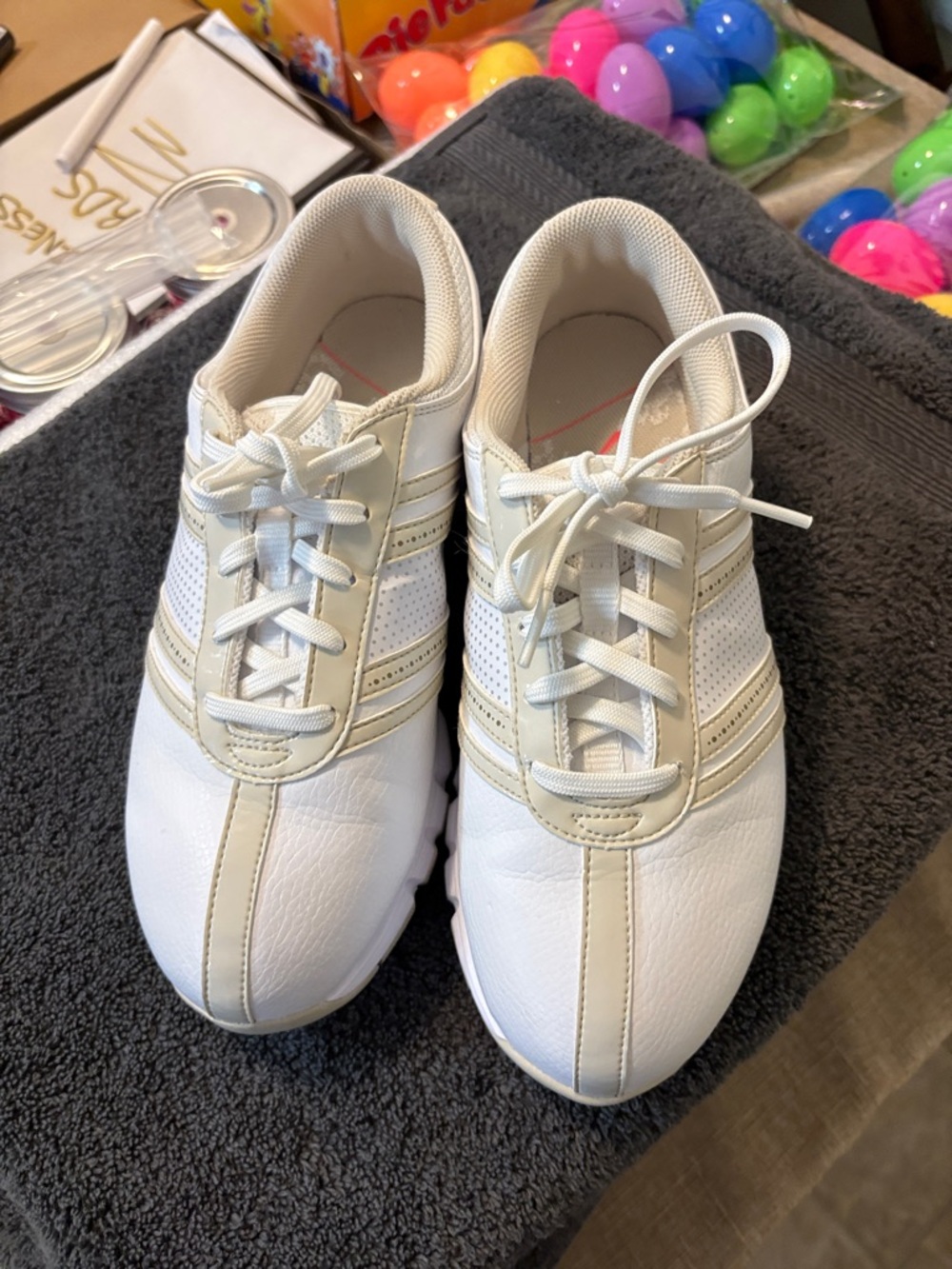 Nike White Golf Shoes with Spikes (Size 7 Women’s ) Barely worn - Picture 4 of 5